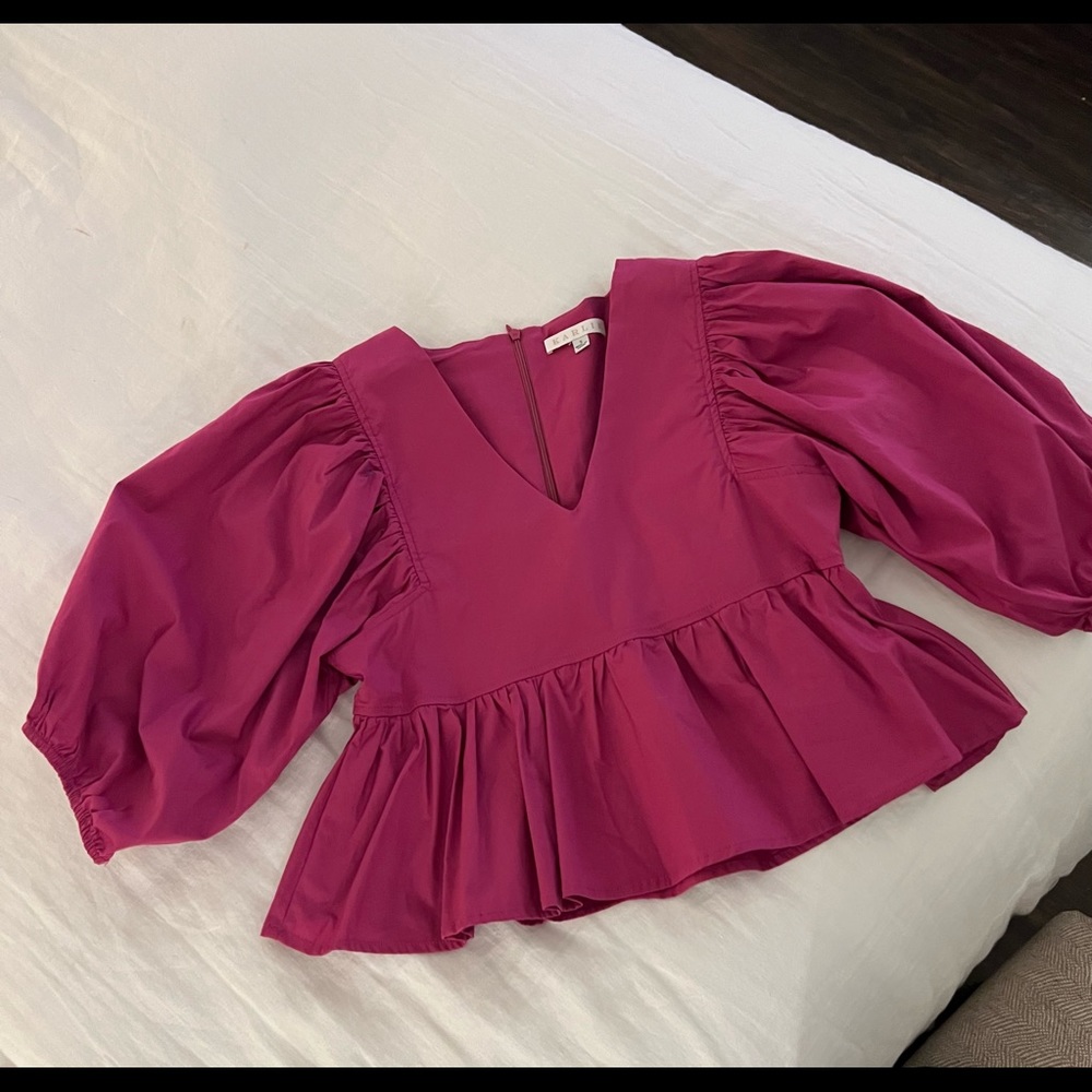 Karlie.  Sz S.  Cute magenta poplin top with peplum.